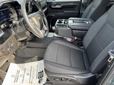 2025 Chevrolet 1500 Crew Cab, $51265.0. Photo 5