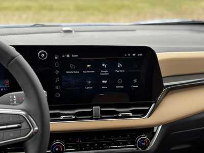 2025 Chevrolet Equinox, $38875.0. Photo 2