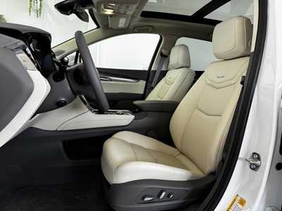 2025 Cadillac XT5, $56415.0. Photo 2