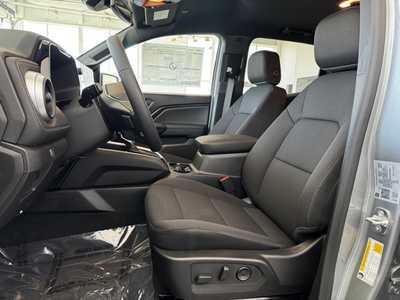 2025 Chevrolet Colorado, $40790. Photo 4