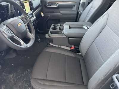 2025 Chevrolet 1500 Crew Cab, $47395.0. Photo 4