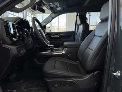 2025 Chevrolet 1500 Crew Cab, $58585.0. Photo 4