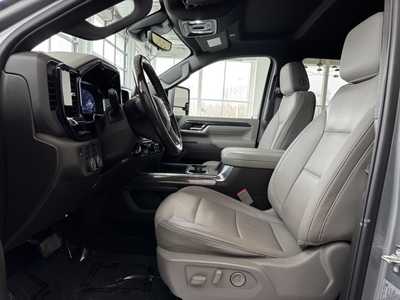 2024 Chevrolet 2500 Crew Cab, $59985. Photo 4