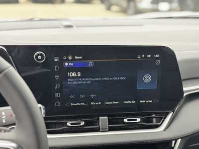 2025 Chevrolet Equinox, $32040. Photo 2