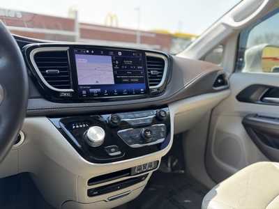 2021 Chrysler Pacifica, $28985. Photo 11