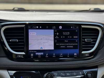 2021 Chrysler Pacifica, $28985. Photo 2