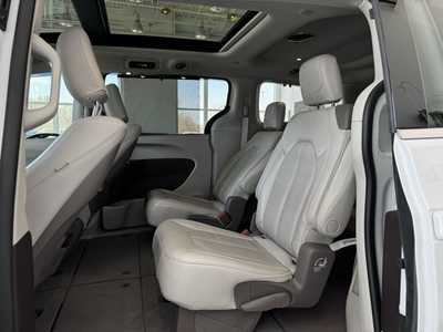2021 Chrysler Pacifica, $28985. Photo 6