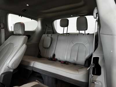 2021 Chrysler Pacifica, $28985. Photo 9