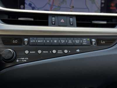 2019 Lexus ES Series, $25999. Photo 11