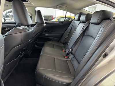 2019 Lexus ES Series, $25999. Photo 6