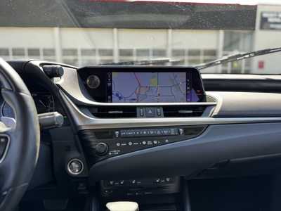 2019 Lexus ES Series, $25999. Photo 8