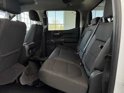 2021 Chevrolet 1500 Crew Cab, $33489. Photo 5