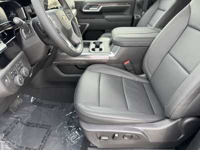 2025 Chevrolet 3500 Crew Cab, $78760.0. Photo 4