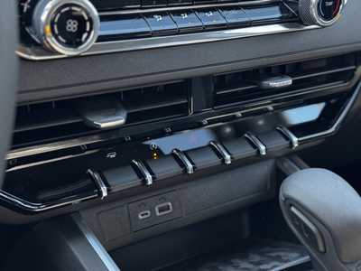 2025 Chevrolet Colorado Crew Cab, $34135.0. Photo 11