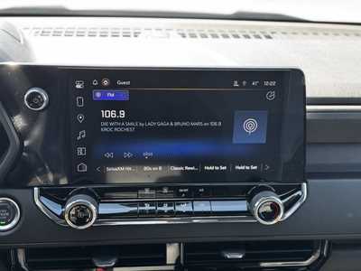 2025 Chevrolet Colorado Crew Cab, $34135.0. Photo 2