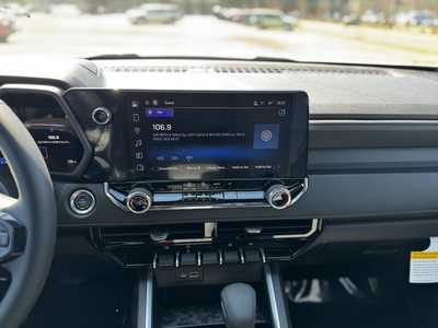 2025 Chevrolet Colorado Crew Cab, $34135.0. Photo 7