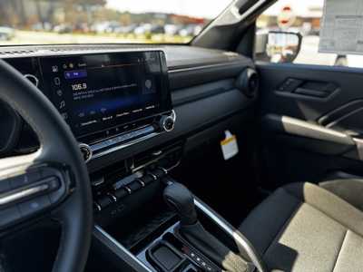 2025 Chevrolet Colorado Crew Cab, $34135.0. Photo 8