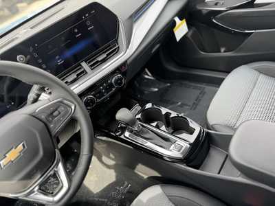 2025 Chevrolet Trax, $25780.0. Photo 9