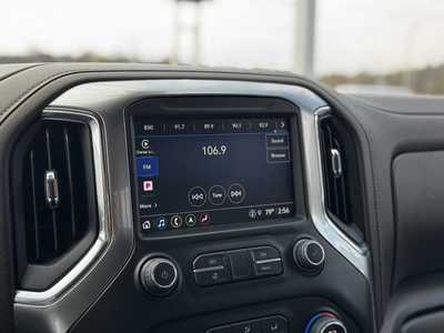 2022 Chevrolet 1500 Crew Cab, $38985. Photo 2