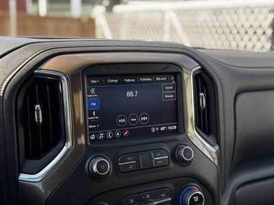 2022 Chevrolet 3500 Crew Cab, $57685. Photo 2