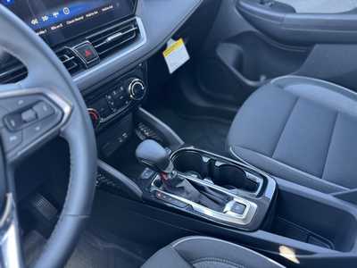 2025 Chevrolet TrailBlazer, $. Photo 9
