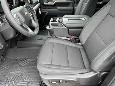 2025 Chevrolet 3500 Crew Cab, $58165.0. Photo 5