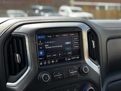 2020 Chevrolet 1500 Crew Cab, $27489. Photo 2