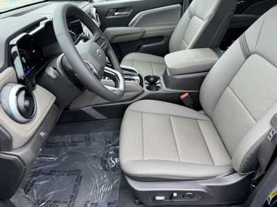 2025 Chevrolet Colorado Crew Cab, $51270.0. Photo 4