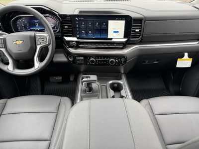 2025 Chevrolet 1500 Crew Cab, $60280.0. Photo 2