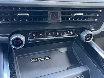 2025 Chevrolet Suburban, $73680.0. Photo 10