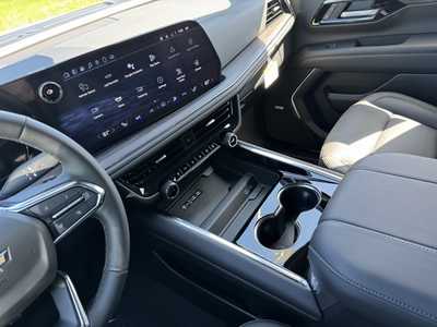 2025 Chevrolet Suburban, $73680.0. Photo 11