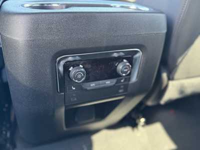 2025 Chevrolet Suburban, $73680.0. Photo 8