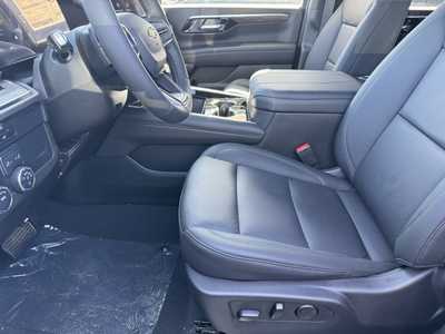 2025 Chevrolet Suburban, $73680.0. Photo 5