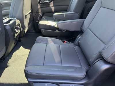 2025 Chevrolet Suburban, $73680.0. Photo 6