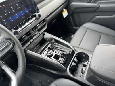 2025 Chevrolet Colorado Crew Cab, $43865.0. Photo 11