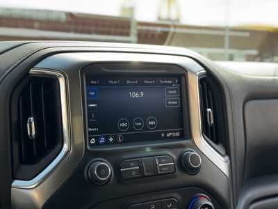 2021 Chevrolet 1500 Crew Cab, $40395. Photo 2