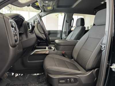 2021 Chevrolet 1500 Crew Cab, $40395. Photo 4