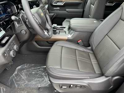 2025 Chevrolet 1500 Crew Cab, $73550.0. Photo 6