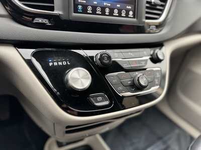 2020 Chrysler Pacifica, $20995. Photo 11
