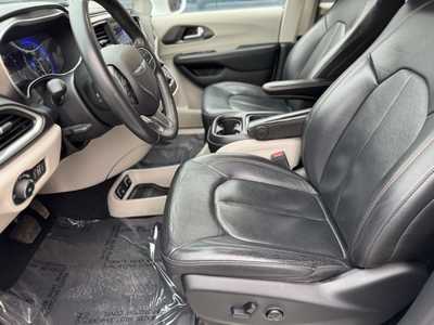2020 Chrysler Pacifica, $20995. Photo 5