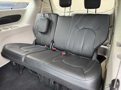 2020 Chrysler Pacifica, $20995. Photo 7