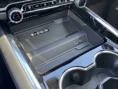 2025 Chevrolet Suburban, $81435.0. Photo 11