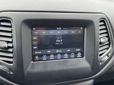 2021 Jeep Compass, $17385. Photo 3