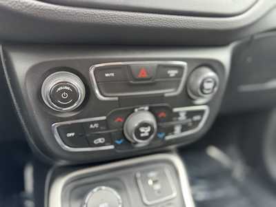 2021 Jeep Compass, $17385. Photo 9