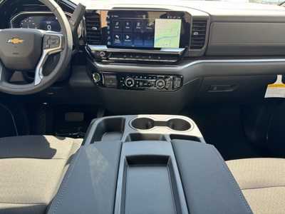 2025 Chevrolet 1500 Crew Cab, $54570.0. Photo 2