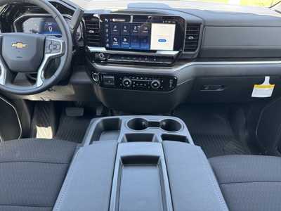 2025 Chevrolet 1500 Crew Cab, $54570.0. Photo 2