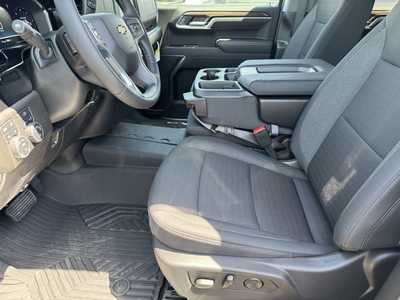 2025 Chevrolet 1500 Crew Cab, $54570.0. Photo 5
