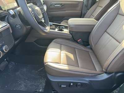 2025 Chevrolet Suburban, $84395.0. Photo 5