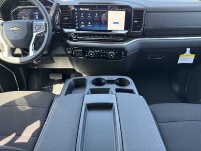 2025 Chevrolet 1500 Crew Cab, $54570.0. Photo 2