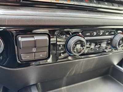 2024 Chevrolet 1500 Crew Cab, $48998. Photo 11